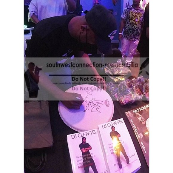 World Class Wreckin Cru Signed 14" Drumhead 3 Sigs Beckett Proof Autograph BAS - Picture 6 of 11